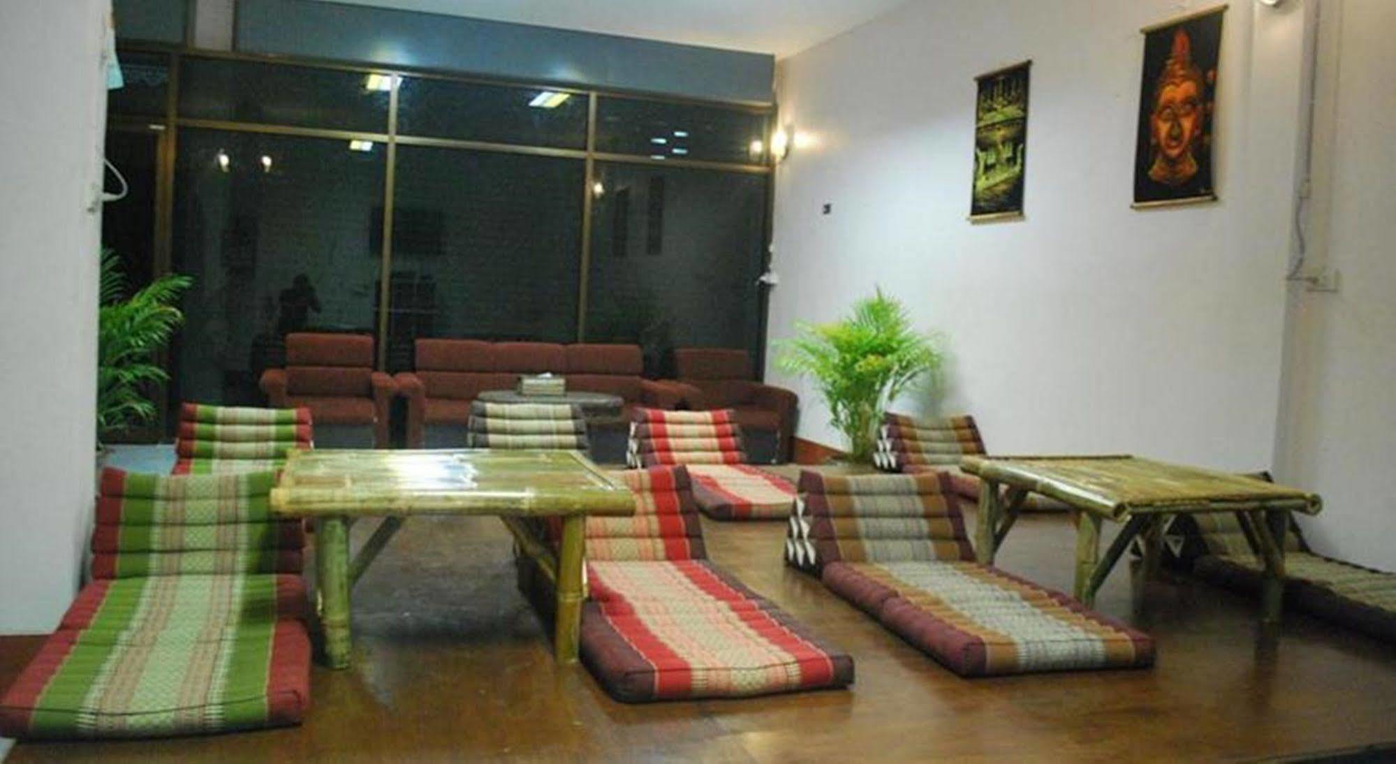 Baan Kai Hostel Baan Khai Exteriör bild