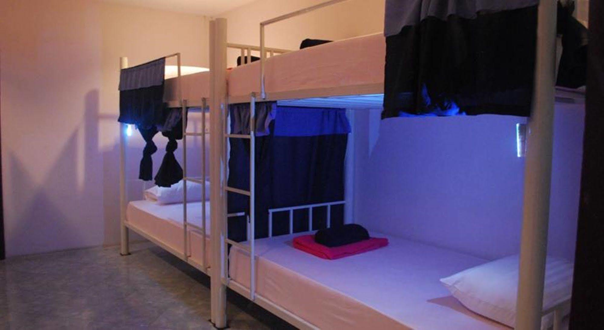 Baan Kai Hostel Baan Khai Exteriör bild