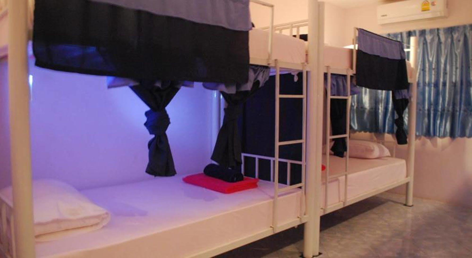 Baan Kai Hostel Baan Khai Exteriör bild
