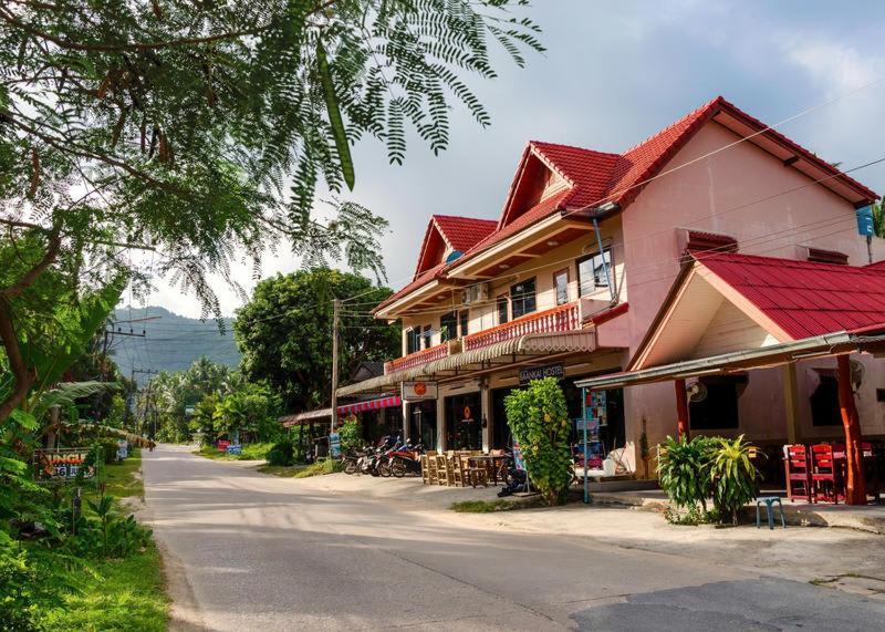Baan Kai Hostel Baan Khai Exteriör bild
